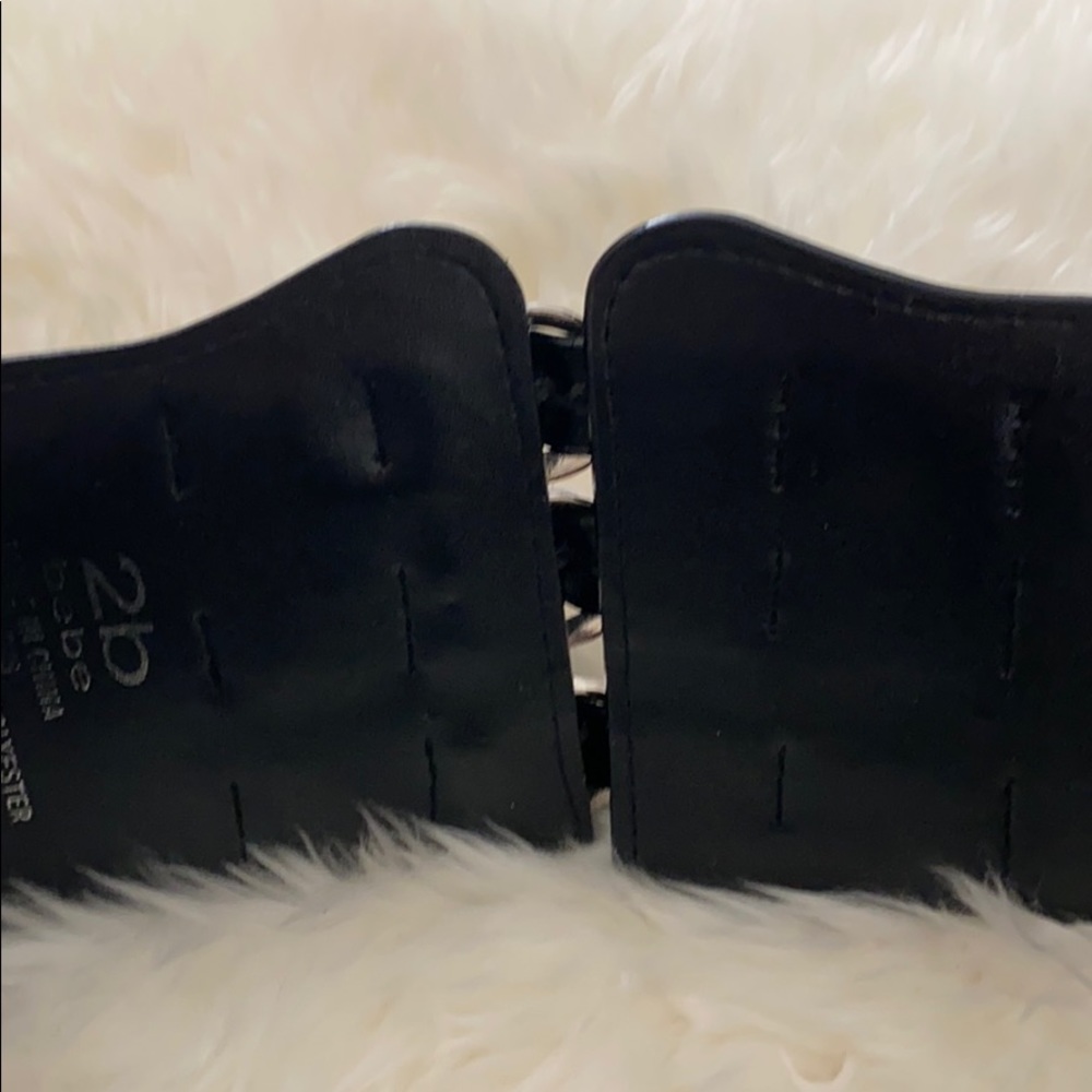 Bebe high waist 3 buckle belt - Picture 9 of 11